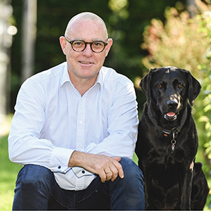 Simon Vølund, Fagdyrlæge, direktør og indehaver af FAVNA-dyreklinikkerne