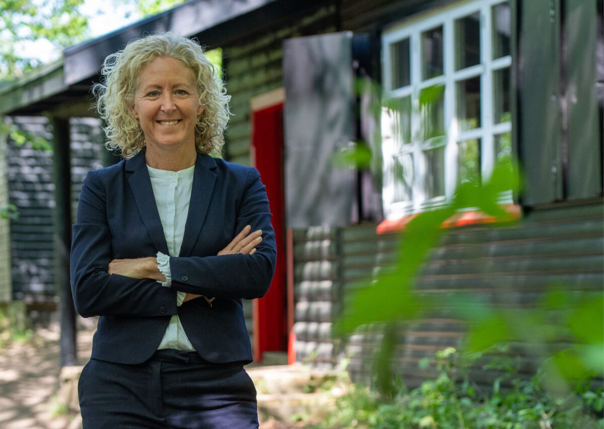 Signe Winther er dyrlæge, var indtil for nylig administrerende direktør og har nu taget springet til en tilværelse som selvstændig ledelsesrådgiver og organisationskonsulent.