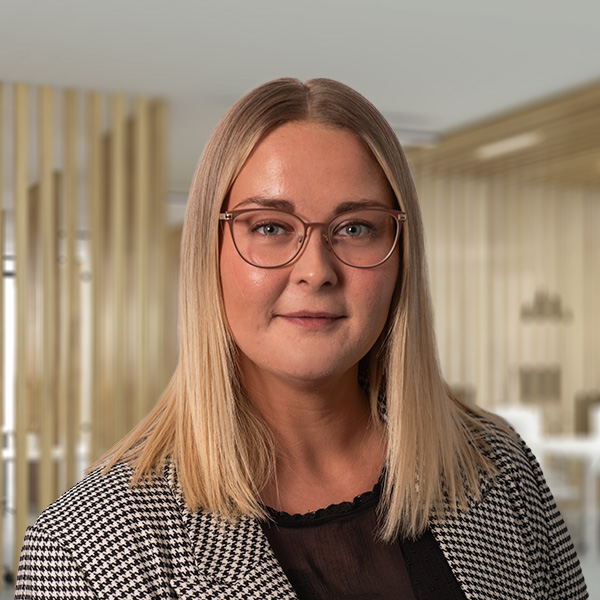 Anne Lee Askholm, Kommunikations- og marketingkonsulent