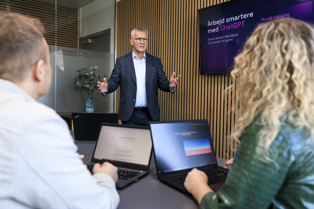ChatGPT-kursus. Arbejd smartere med ChatGPT - avancerede teknikker for øvede brugere.